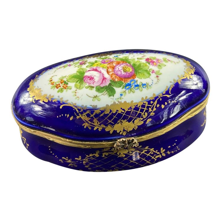 Boite à bijoux bonbonnière ovale porcelaine Paris Sèvres décor floral Régence