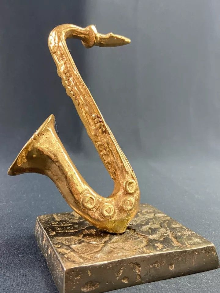 Carved saxophone subject in bronze signed Yves Lohé