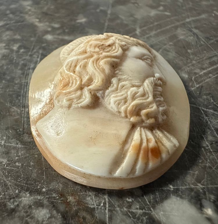 Antike Kamee aus Muschelschalen