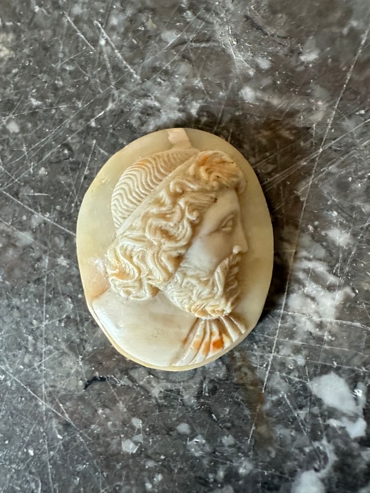 Antike Kamee aus Muschelschalen
