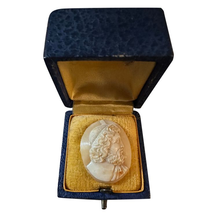 Antike Kamee aus Muschelschalen