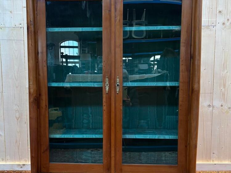 Libreria/vetrina in stile impero in legno di ciliegio.