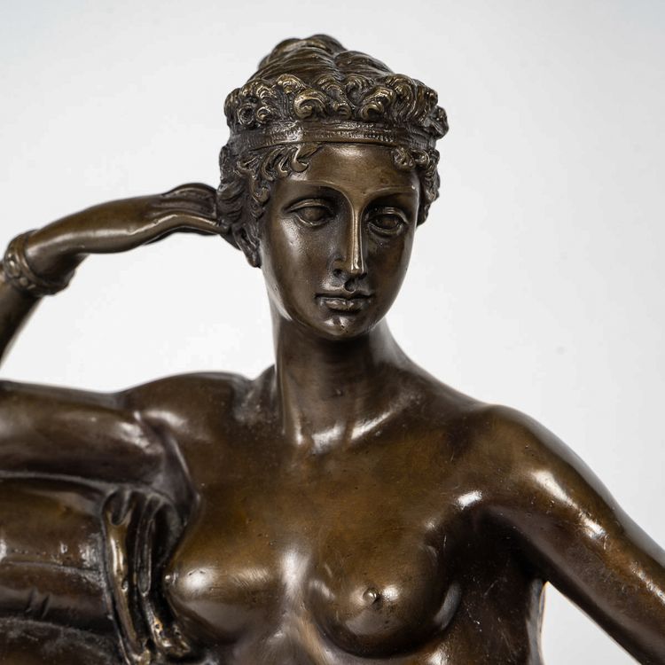 Dopo Antonio Canova (1757-1822) - Paolina Borghese detta Venere Vitrix in bronzo e marmo
