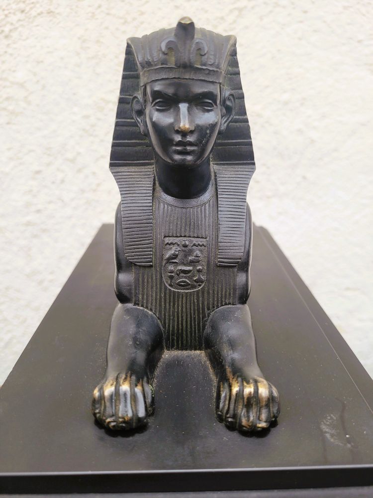 Egyptomania-Pendeluhr aus Marmor, 19. Jahrhundert