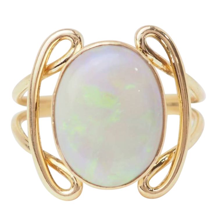 Bague ovale en or jaune et Opale
