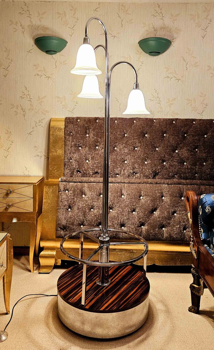 Luminaire Forming Pedestal Table, Italian Design 1960