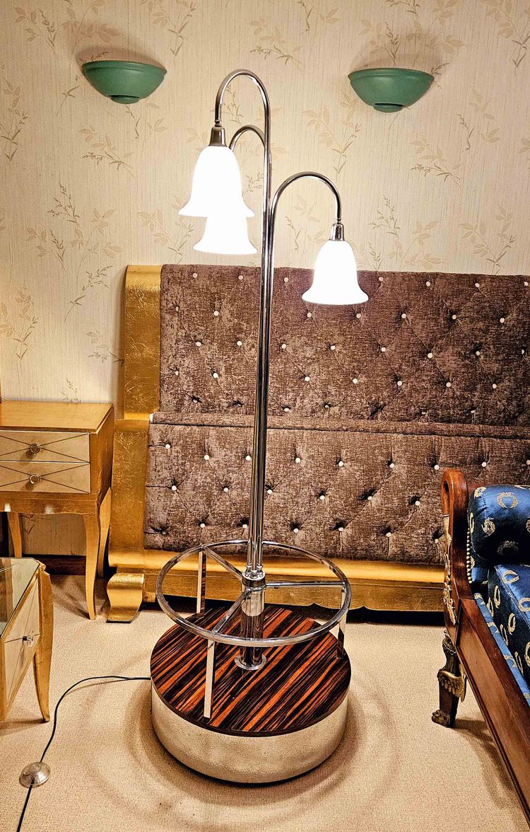 Luminaire Forming Pedestal Table, Italian Design 1960