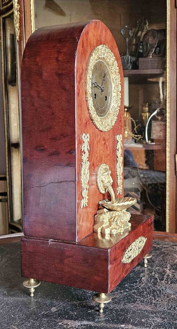 Pendulum Empire à La Fontaine Moucheted Mahogany And Gilded Bronze