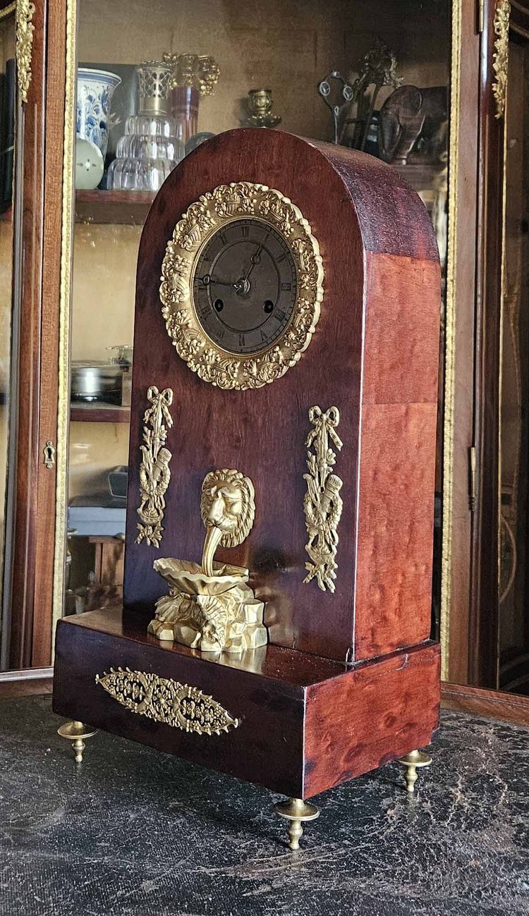 Pendulum Empire à La Fontaine Moucheted Mahogany And Gilded Bronze