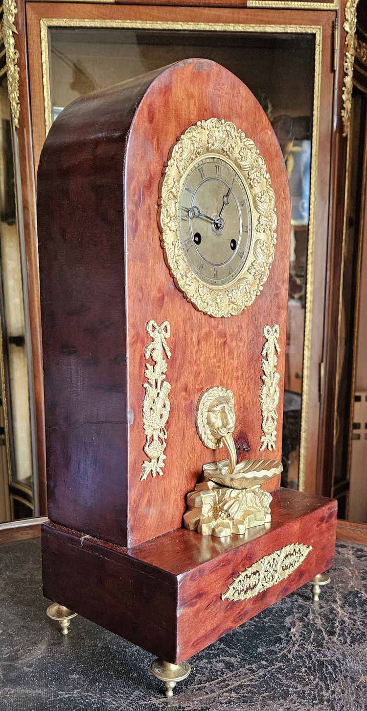 Pendulum Empire à La Fontaine Moucheted Mahogany And Gilded Bronze