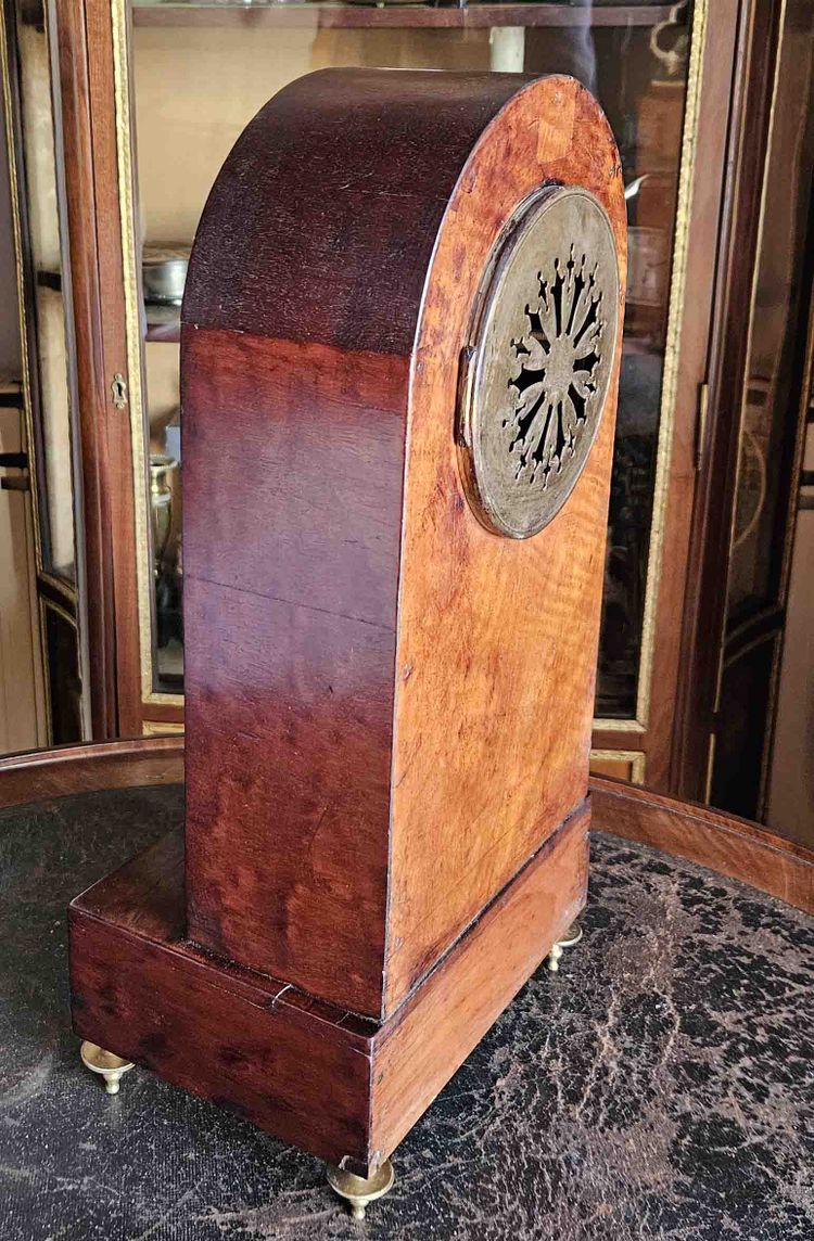 Pendulum Empire à La Fontaine Moucheted Mahogany And Gilded Bronze