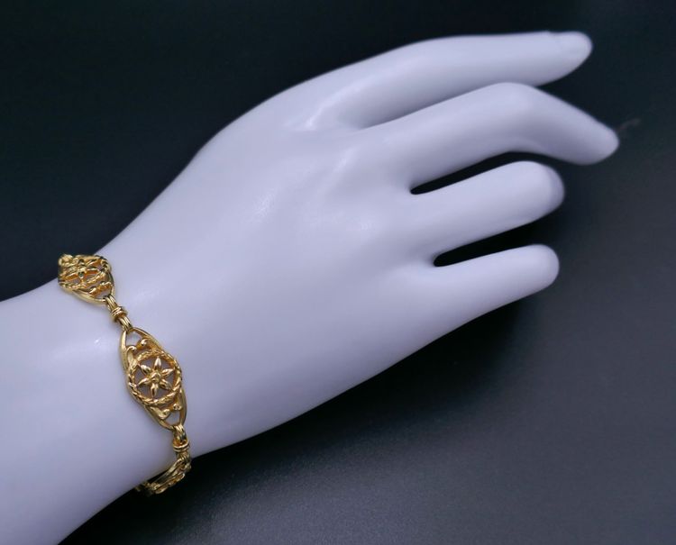 Bracciale antico in oro 18 carati.