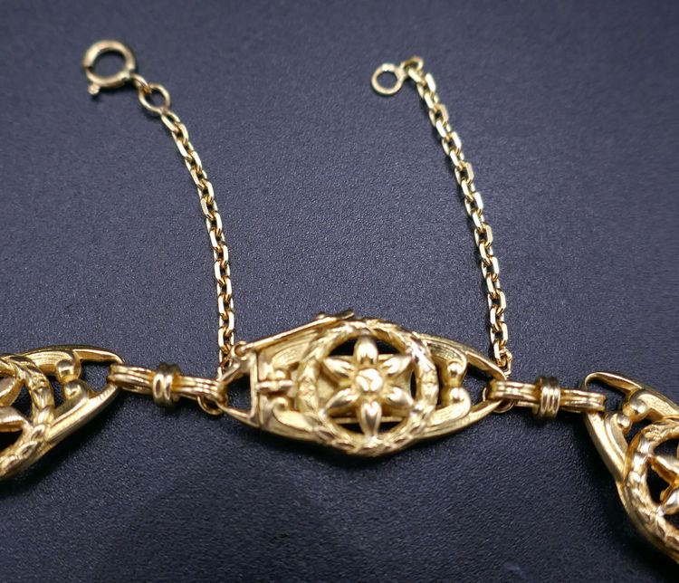 Bracciale antico in oro 18 carati.