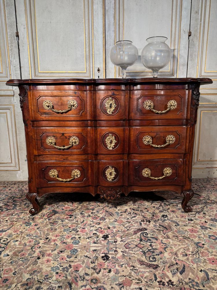 18th century Louis XV walnut crossbow chest of drawers