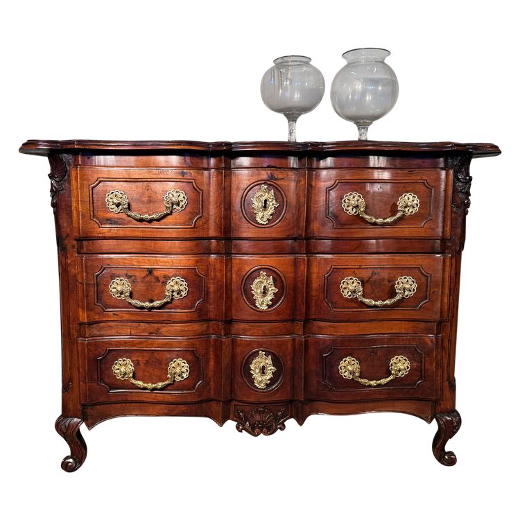18th century Louis XV walnut crossbow chest of drawers