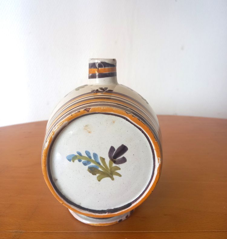Earthenware flask :Nevers 18th century.
