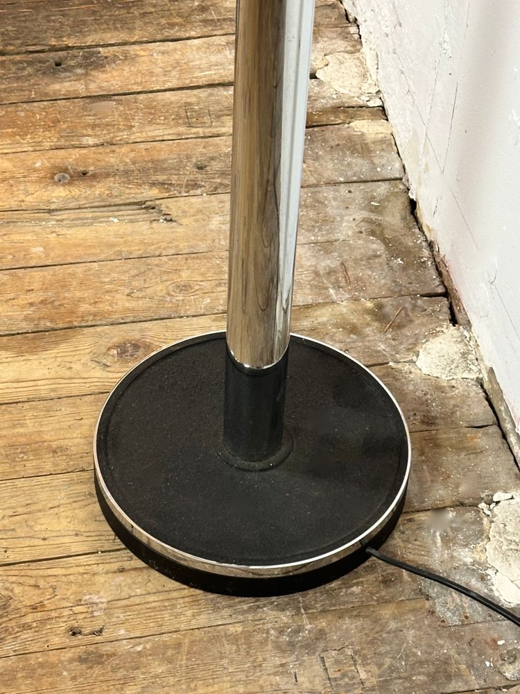 Lampada da terra italiana a forma di mughetto in metallo cromato vintage anni '70