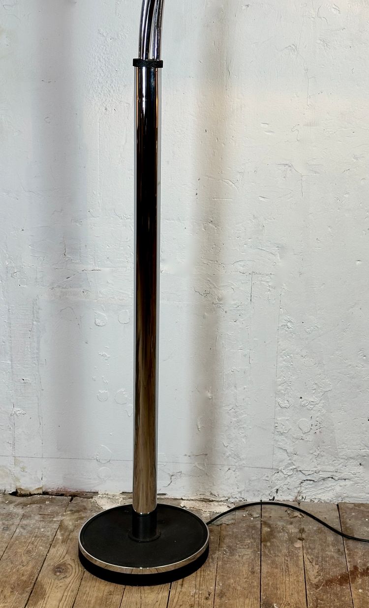 Lampada da terra italiana a forma di mughetto in metallo cromato vintage anni '70