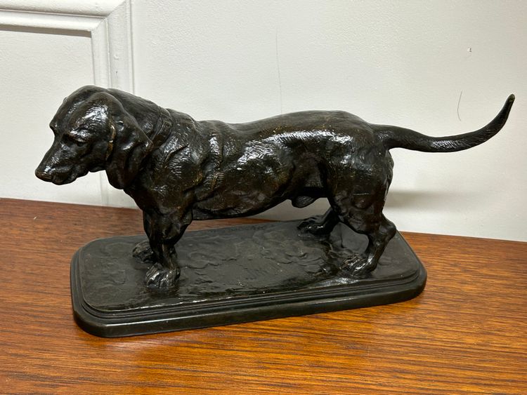 Antoine-Louis Barye (1795-1865) Basset mit dem Kopf nach links stehend Barbedian Gusseisen XIX 