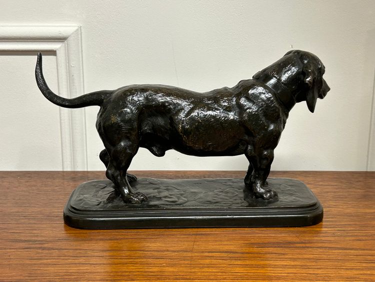 Antoine-Louis Barye (1795-1865) Basset mit dem Kopf nach links stehend Barbedian Gusseisen XIX 