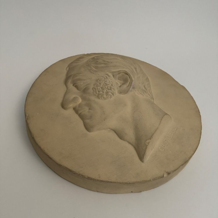 Gesso dell'atelier Charles Filleul, profilo di un uomo con basette