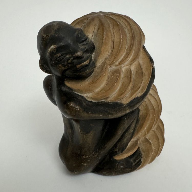 Scultura africanista 1930 soggetto femminile che tiene in mano un casco di banane