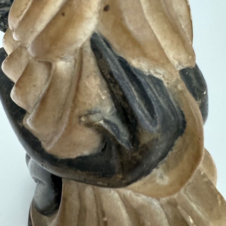Scultura africanista 1930 soggetto femminile che tiene in mano un casco di banane