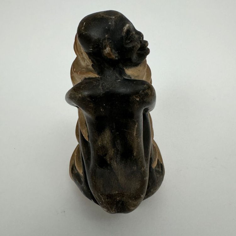 Scultura africanista 1930 soggetto femminile che tiene in mano un casco di banane