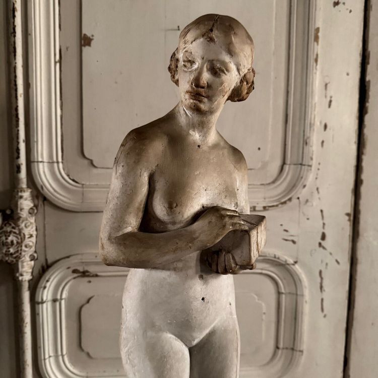 Statua in gesso da laboratorio di Charles Filleul soggetto femminile in scatola del XX secolo