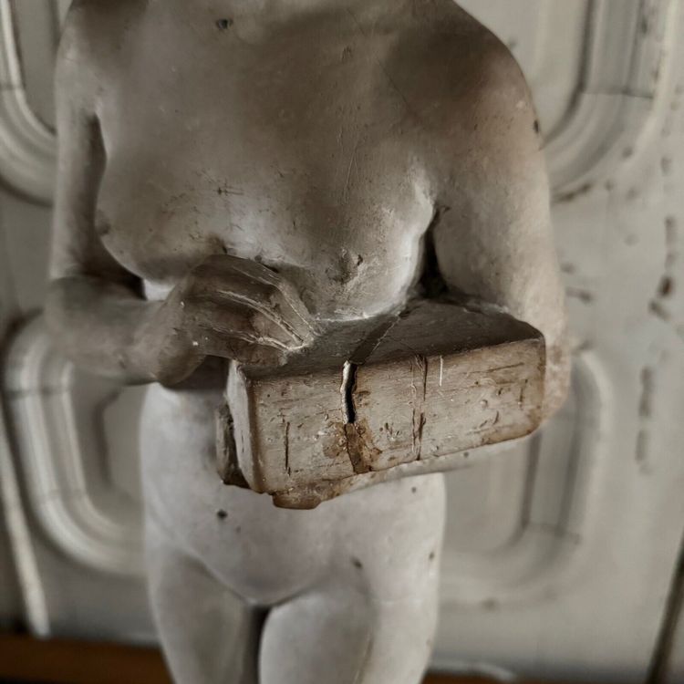 Statua in gesso da laboratorio di Charles Filleul soggetto femminile in scatola del XX secolo