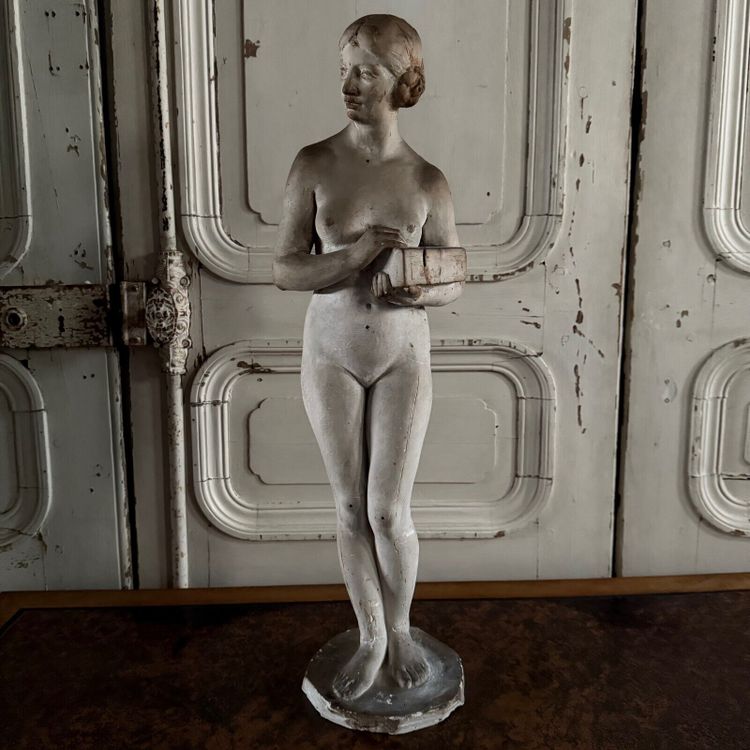 Statua in gesso da laboratorio di Charles Filleul soggetto femminile in scatola del XX secolo