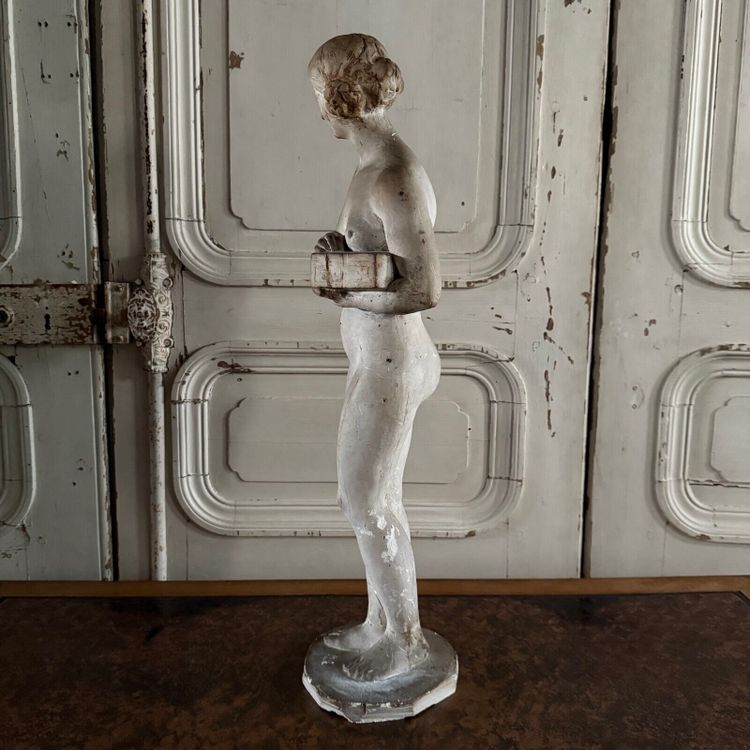 Statua in gesso da laboratorio di Charles Filleul soggetto femminile in scatola del XX secolo