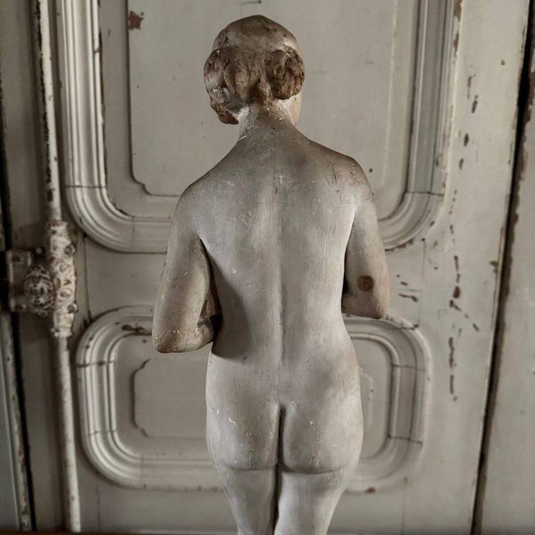 Statua in gesso da laboratorio di Charles Filleul soggetto femminile in scatola del XX secolo