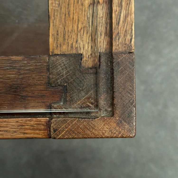 Table basse 1970 en chêne et plateau en verre travail français