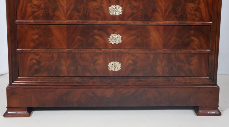 Restoration period flamed mahogany chest of drawers