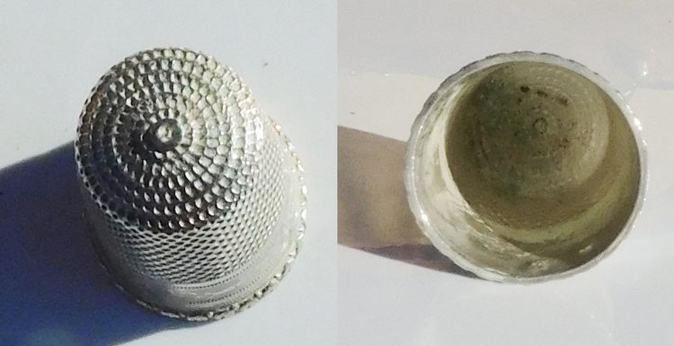 Necessaria vecchia scatola da cucito dell'inizio del XIX secolo, forbici, ditale, punzone da cucito, argento 