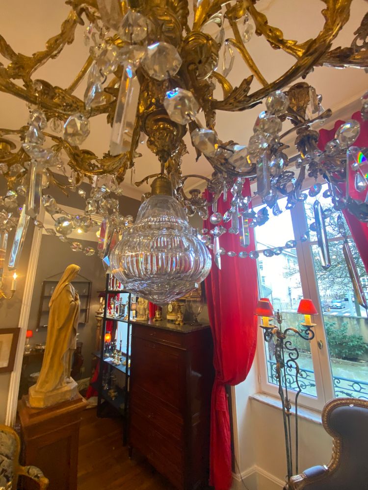 Lampadario Di Grandi Dimensioni In Bronzo Dorato E Nappe In Cristallo Baccarat