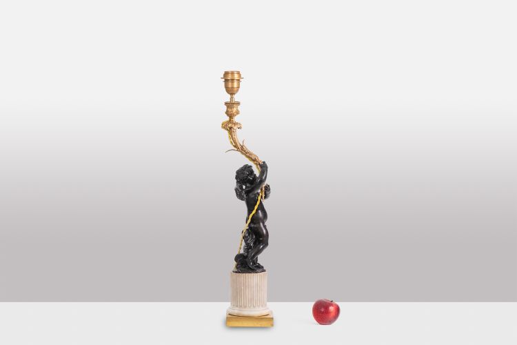 Bronze lamp representing a putti, marble base. Circa 1880. LS60321009G