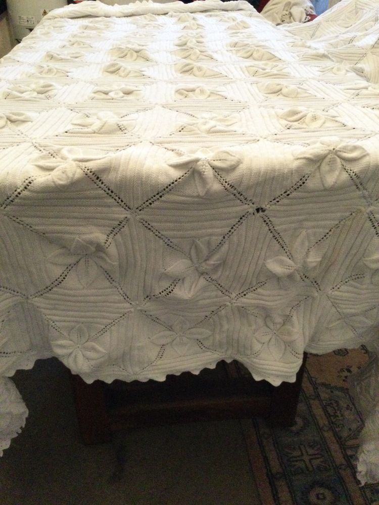 Couvre lit blanc 