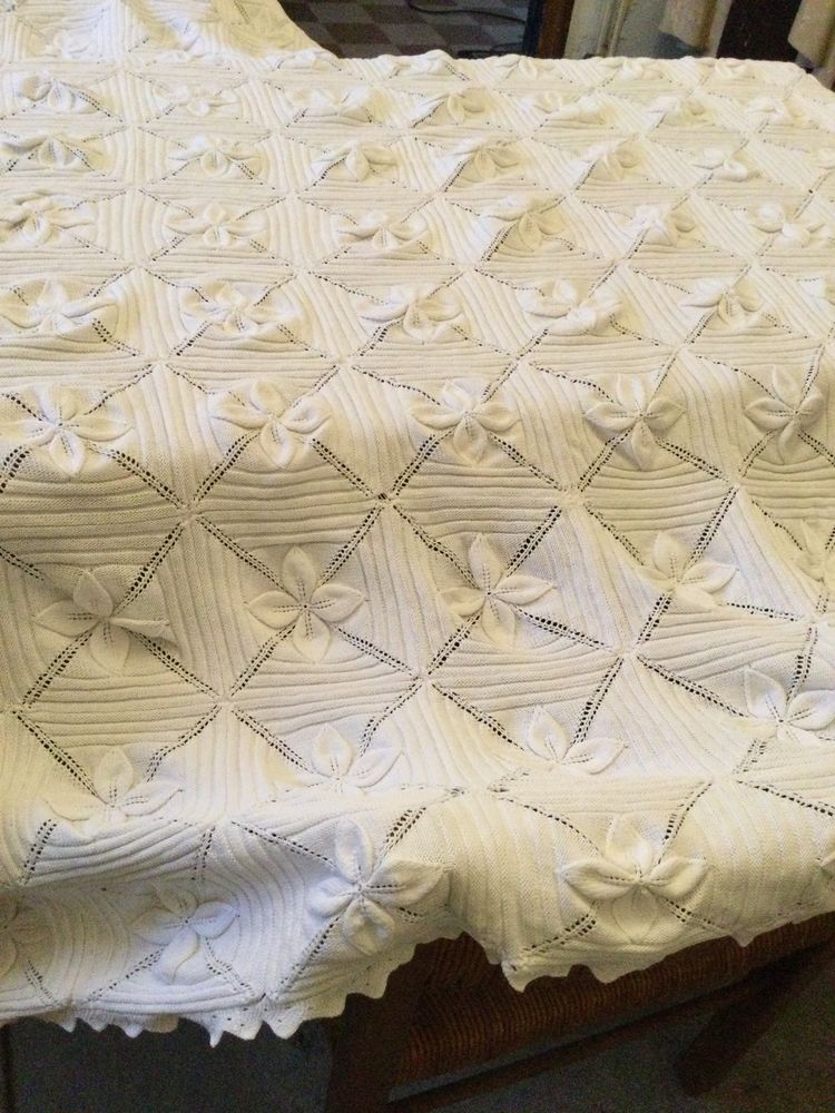 Couvre lit blanc 