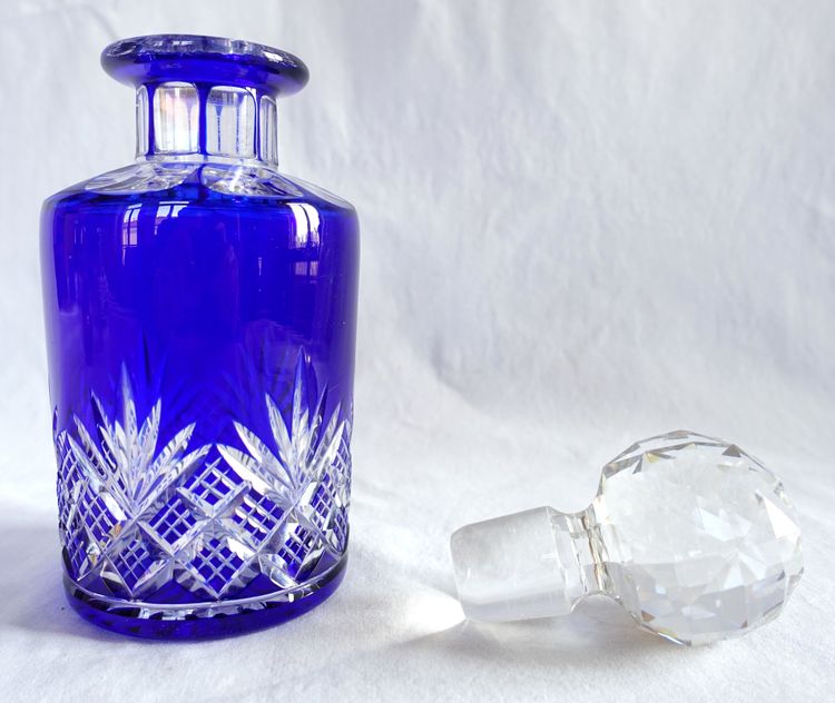 Large alcohol or perfume bottle in blue overlay Baccarat crystal - Douai model - 20.2cm