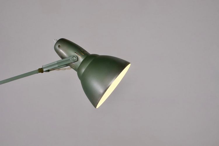 Workshop lamp with pendulum.