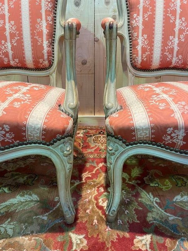 Paire de fauteuils cabriolets style Louis XV