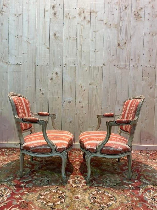 Paire de fauteuils cabriolets style Louis XV