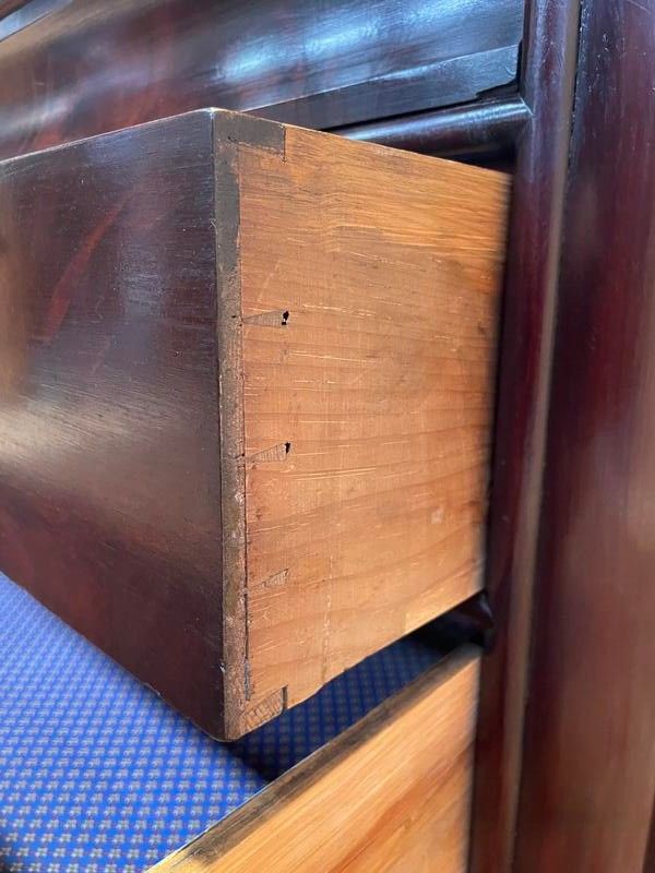 Niedrige Kommode - Englischer TV-Schrank aus Cheppendeale-Mahagoni