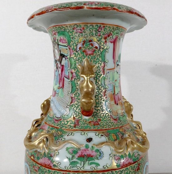  Vaso in porcellana Canton su base in legno, Cina - XIX secolo