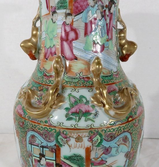  Vaso in porcellana Canton su base in legno, Cina - XIX secolo