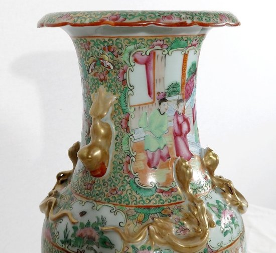  Vaso in porcellana Canton su base in legno, Cina - XIX secolo
