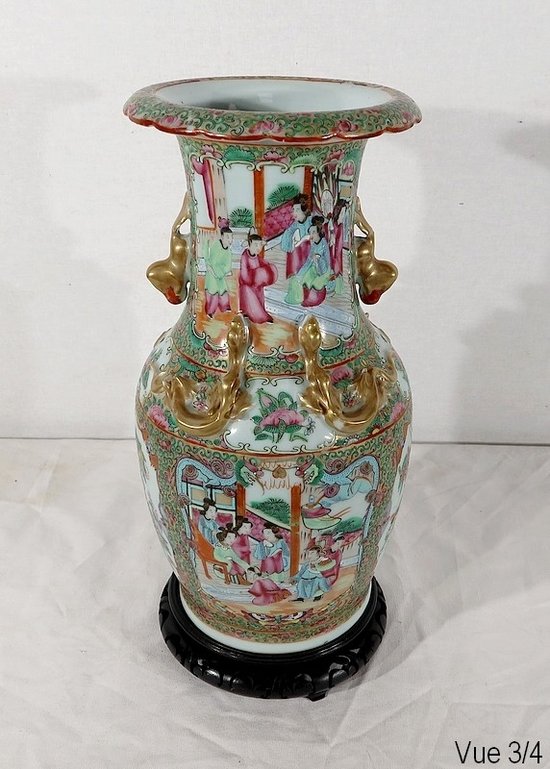  Vaso in porcellana Canton su base in legno, Cina - XIX secolo