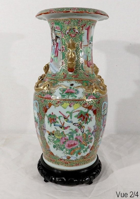  Vaso in porcellana Canton su base in legno, Cina - XIX secolo